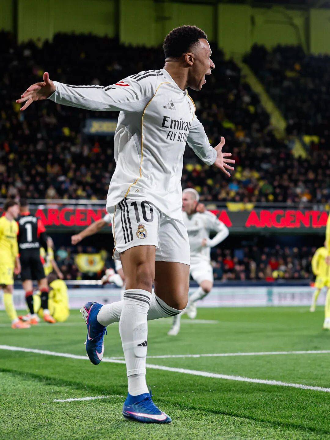 关于姆巴佩回归赛场,高光表现首场状态亮眼,日本队观众沸腾!的信息 关于姆巴佩回归赛场,高光表现首场状态亮眼,日本队观众沸腾!的信息